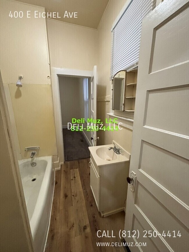 Building Photo - 400 E Eichel Ave