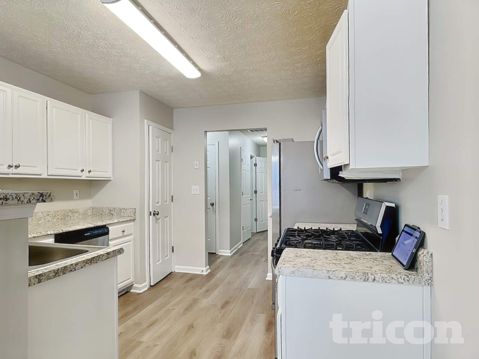 Building Photo - 185 Labrea Blvd