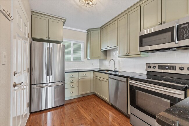 Building Photo - 301 S Gulfstream Ave