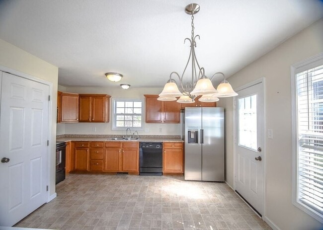 Building Photo - 955 Russet Dr