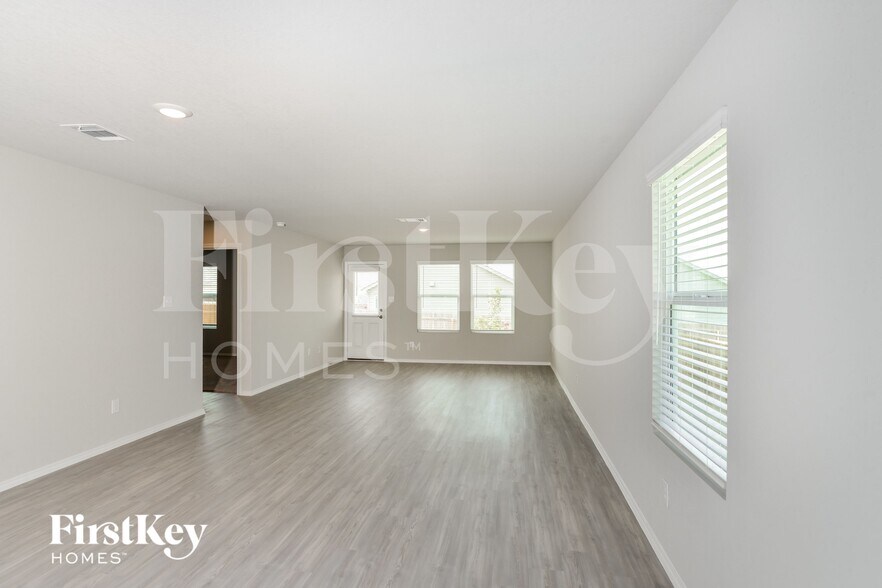 Building Photo - 10766 Prusiner Dr