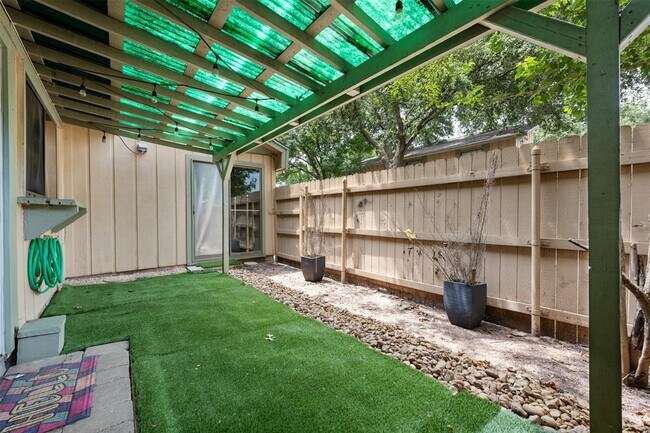 Building Photo - 9504 Quail Village Ln