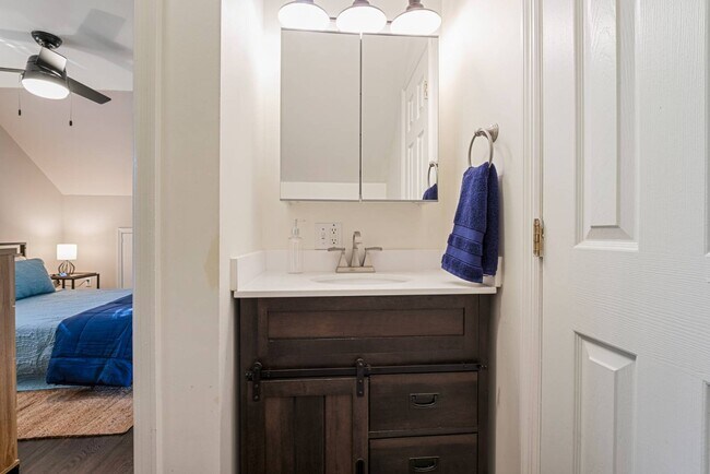 Building Photo - 1439 NY-9P