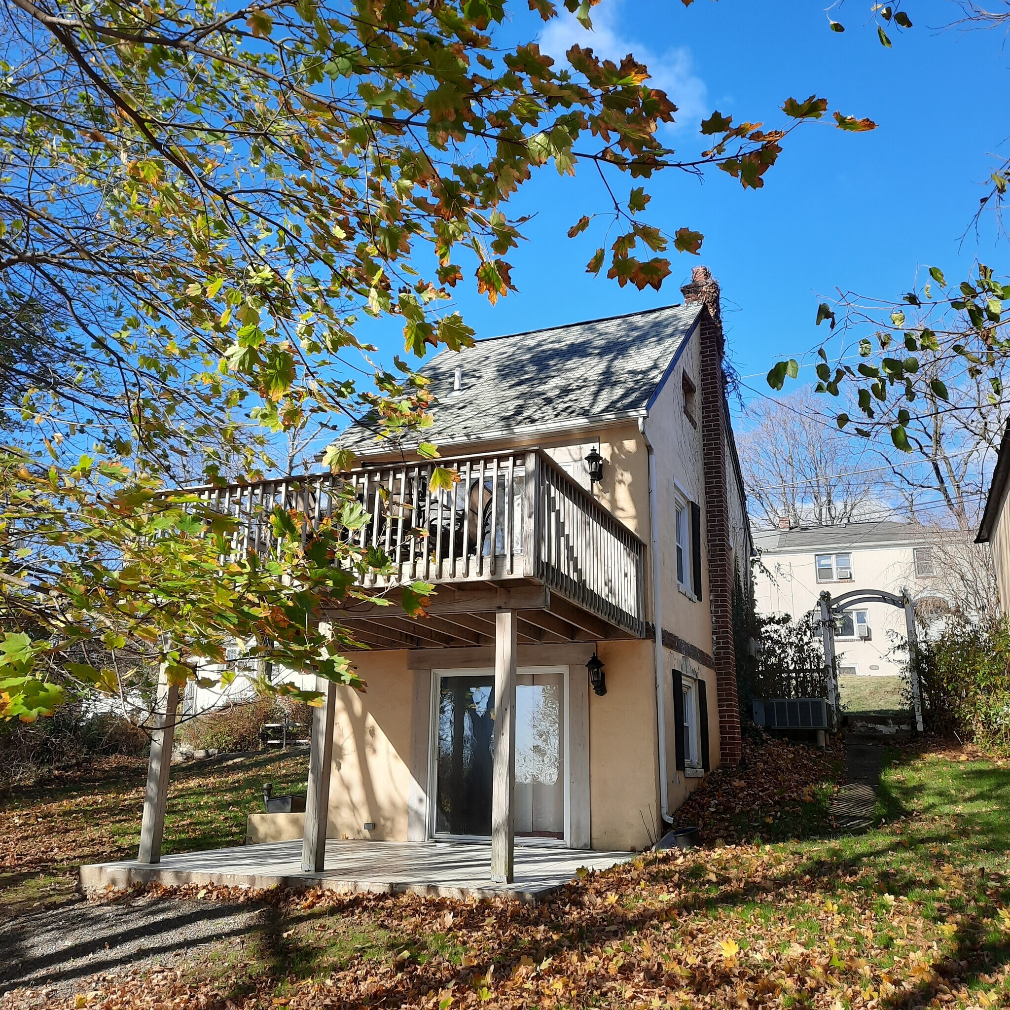 Building Photo - 20 Elm Ave