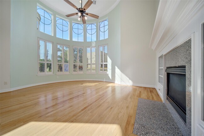 Building Photo - 1515 Hyde Park Blvd