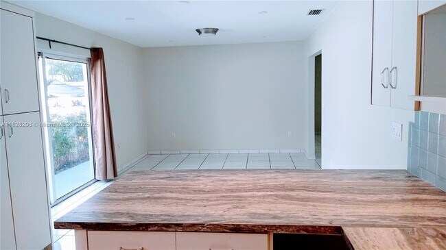 Building Photo - 3531 SW 94th Ave