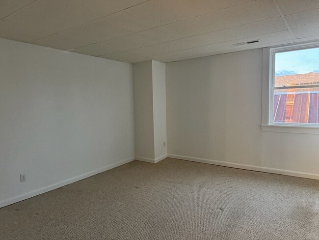 Building Photo - Downtown Milton Apartment