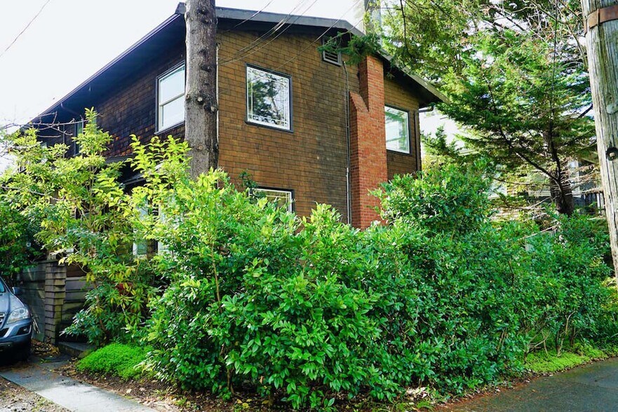 Building Photo - 2836 Derby St