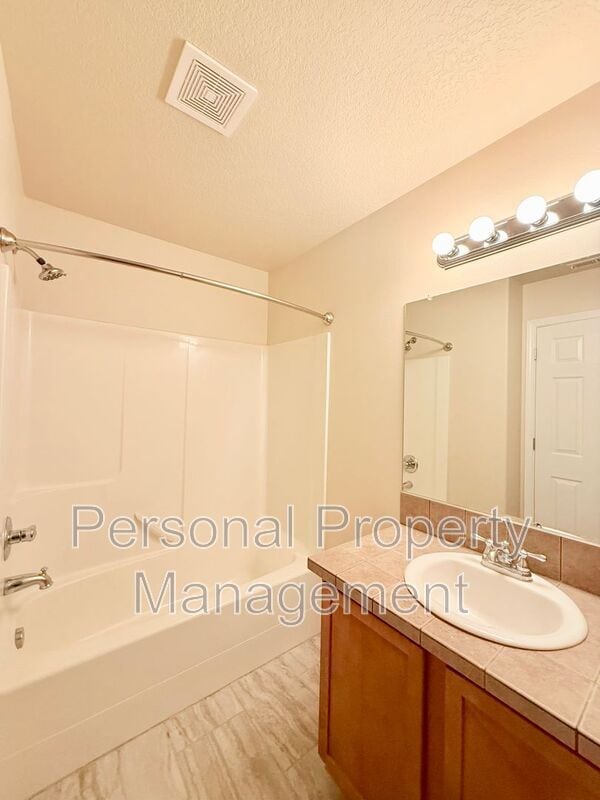 Building Photo - 13024 NE 26th St