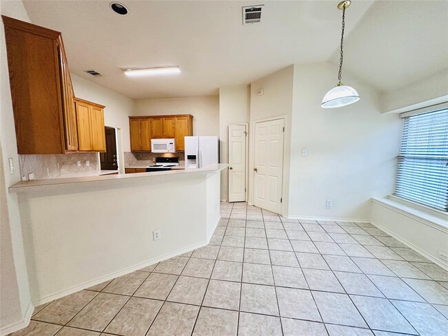 Building Photo - 1101 Hunter's Creek Dr