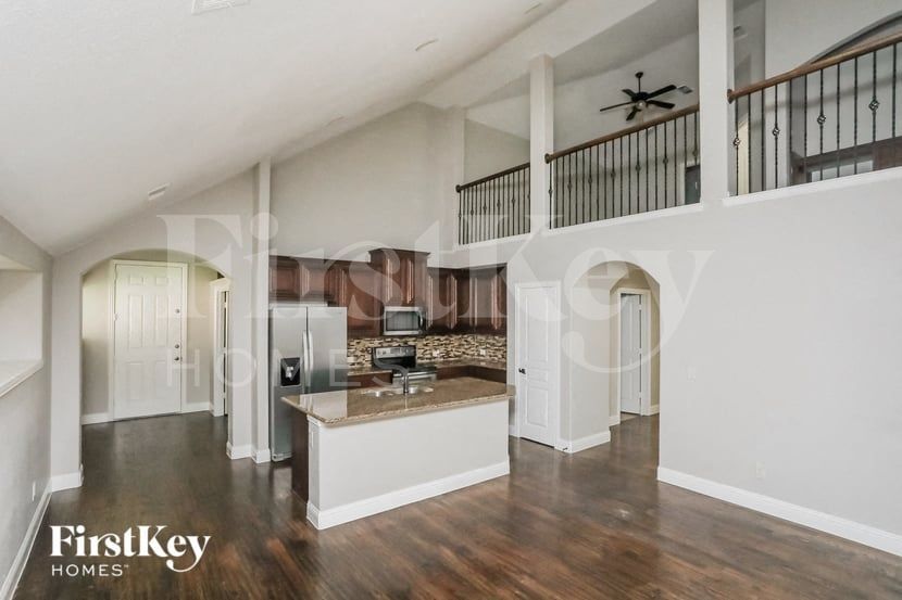 Building Photo - 528 Sagebrush Ln