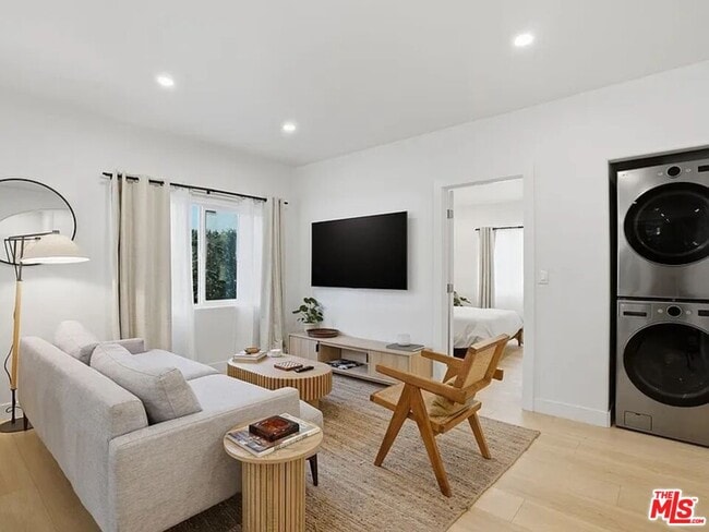 Building Photo - 3014 9th Ave