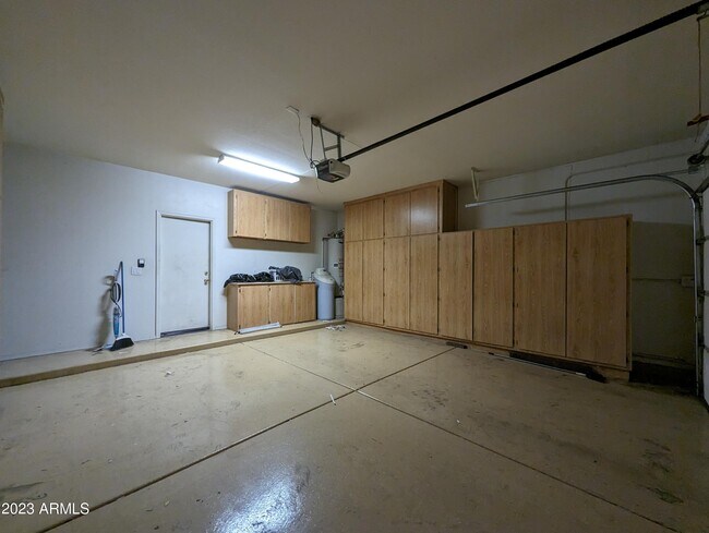 Building Photo - 5794 W Golden Ln