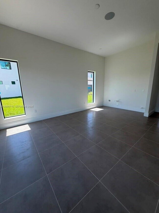 Building Photo - 8540 NW 160th Terrace
