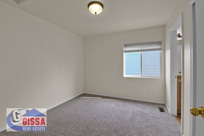 Building Photo - Beautiful home available to move in on 08/05/2026 but not before!