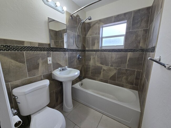 Building Photo - Updated East Delray Duplex | No HOA + Private Yard