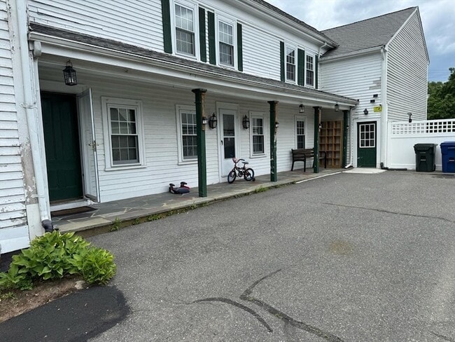 Building Photo - 367 Maple St