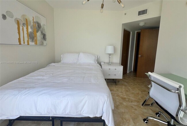 Building Photo - 16699 Collins Ave