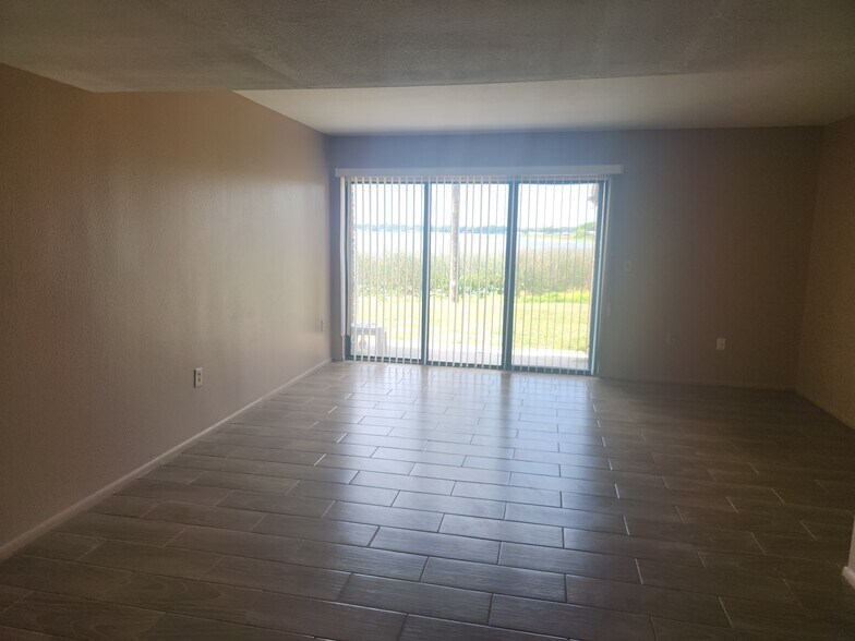 Building Photo - 1836 N Crystal Lake Dr