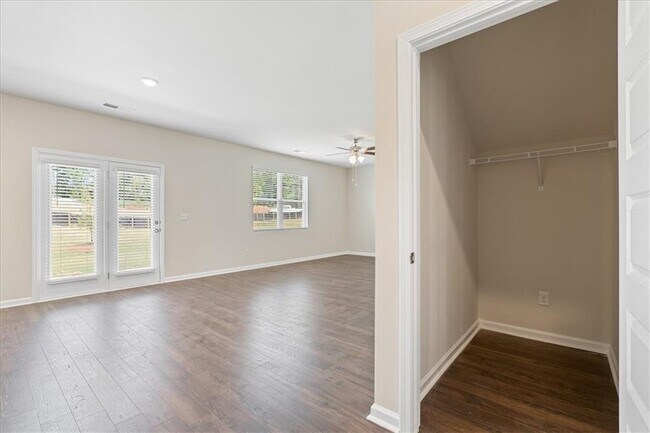 Building Photo - 1508 Brangus Dr