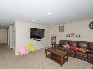 Building Photo - Awesome 5 Bedroom, 3 Bathroom Single Family Home for Rent in EGF