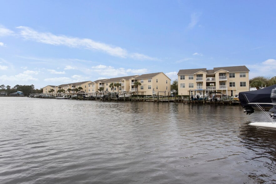 Building Photo - 2421 Beachview Dr