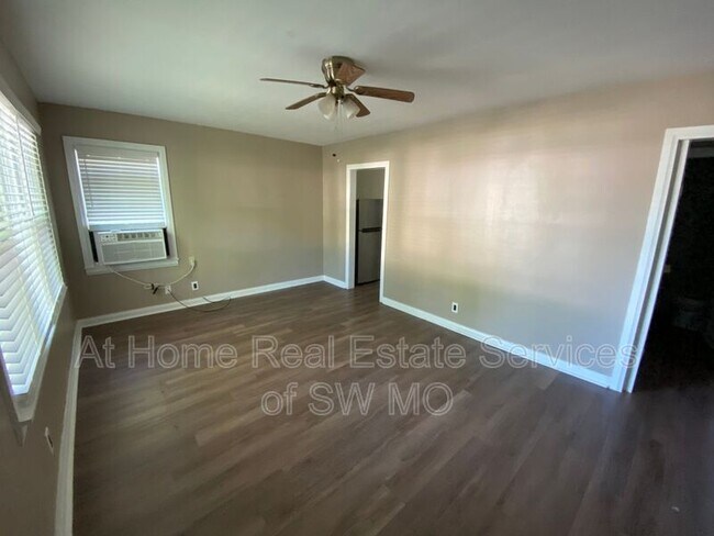 Building Photo - 520 N Warren Ave