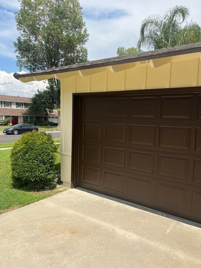 Building Photo - Single Family Home