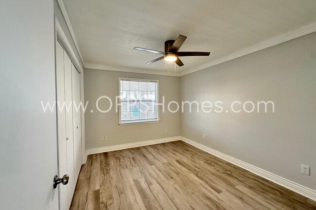 Building Photo - 119 Casa Pl