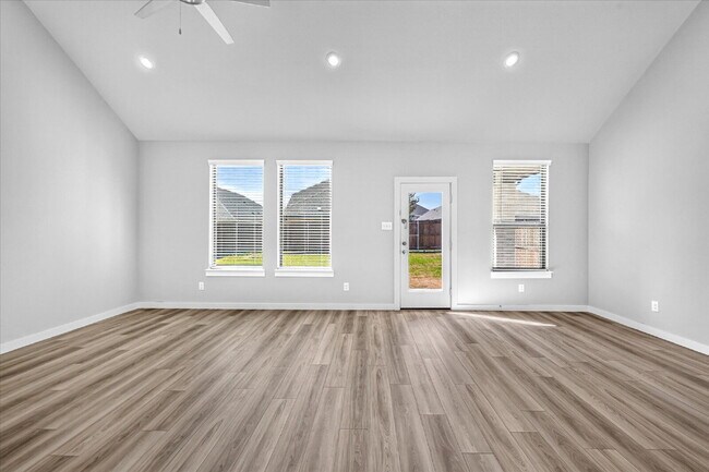 Building Photo - Spacious 5-Bedroom, 4-Bath Home with Washer, Dryer & Refrigerator