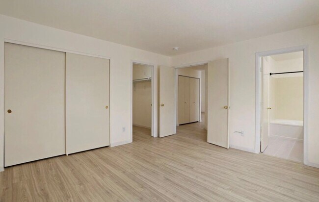 Building Photo - 5451 Governor Cir