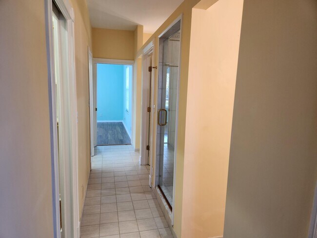 Building Photo - 17885 Fieldbrook Cir E