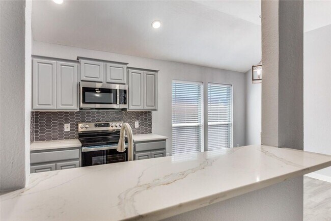 Building Photo - 752 Dema Ln