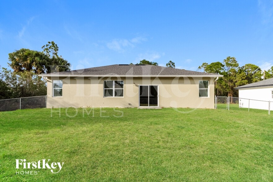 Building Photo - 216 Titan Rd SE