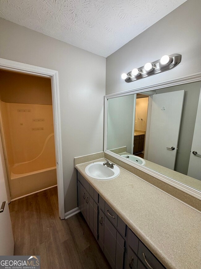Building Photo - 204 Glendale Ct