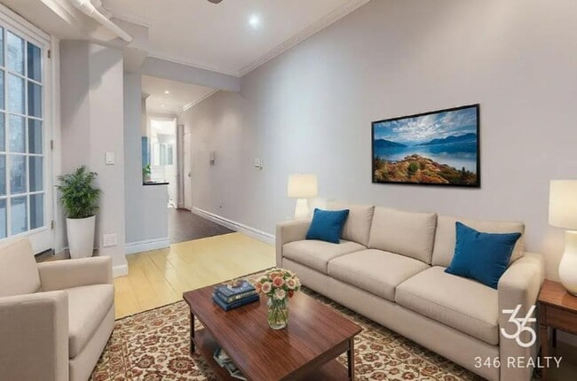 Building Photo - 208 E 25th St