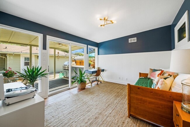 Building Photo - Beautifully Updated Historic Home