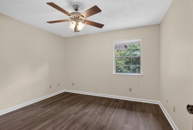 Building Photo - 207 Turner Ave