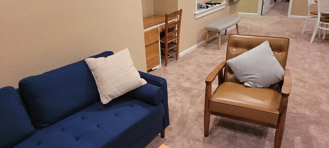 Building Photo - 365 Ponderosa Dr