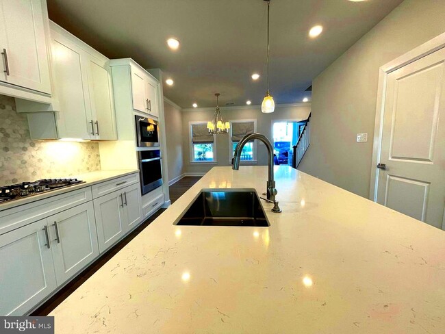 Building Photo - 33789 Freeport Dr