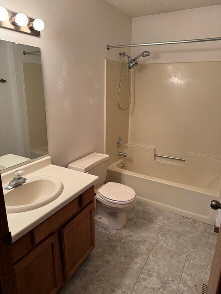 Building Photo - 510 L Hauser Rd