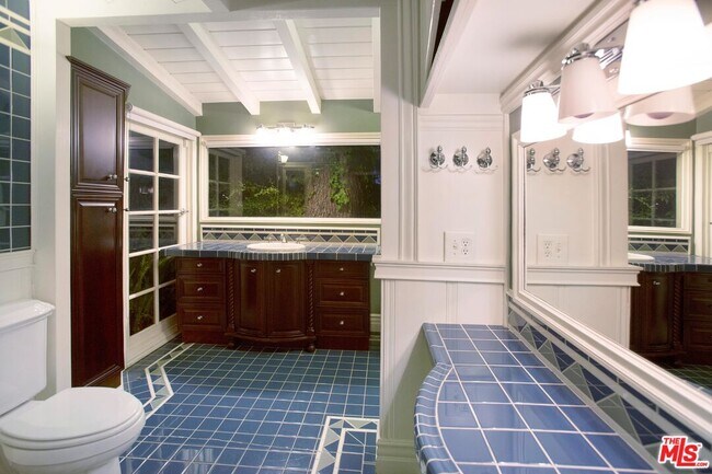 Building Photo - 3231 Coldwater Canyon Ln