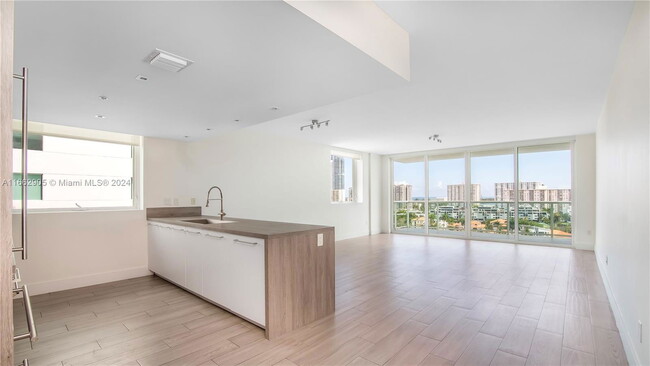 Building Photo - 400 Sunny Isles Blvd