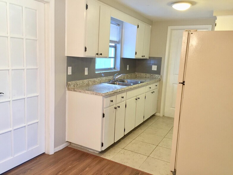 Building Photo - 3743 Woodcock Dr