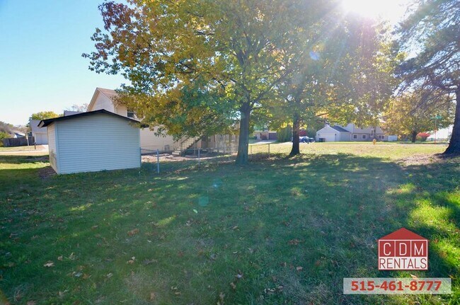 Building Photo - Wonderful Urbandale Home