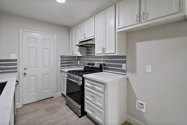 Building Photo - 243 Georgia St