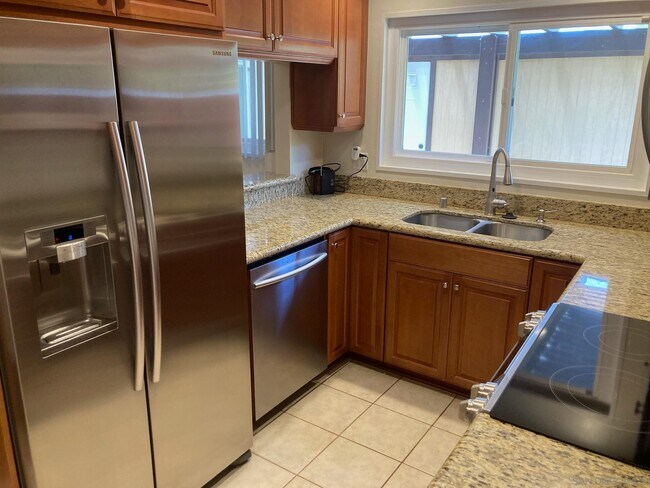 Building Photo - 4644 Chateau Pl