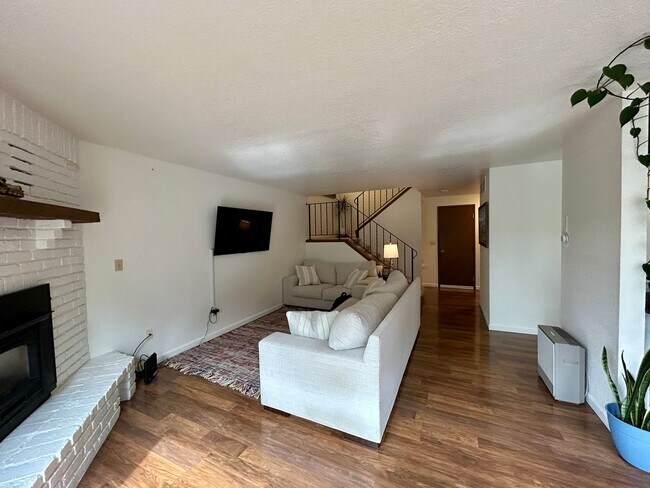 Building Photo - 3500 Ridgemont Way