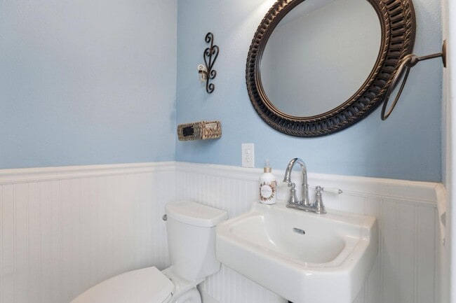 Building Photo - 482 South St