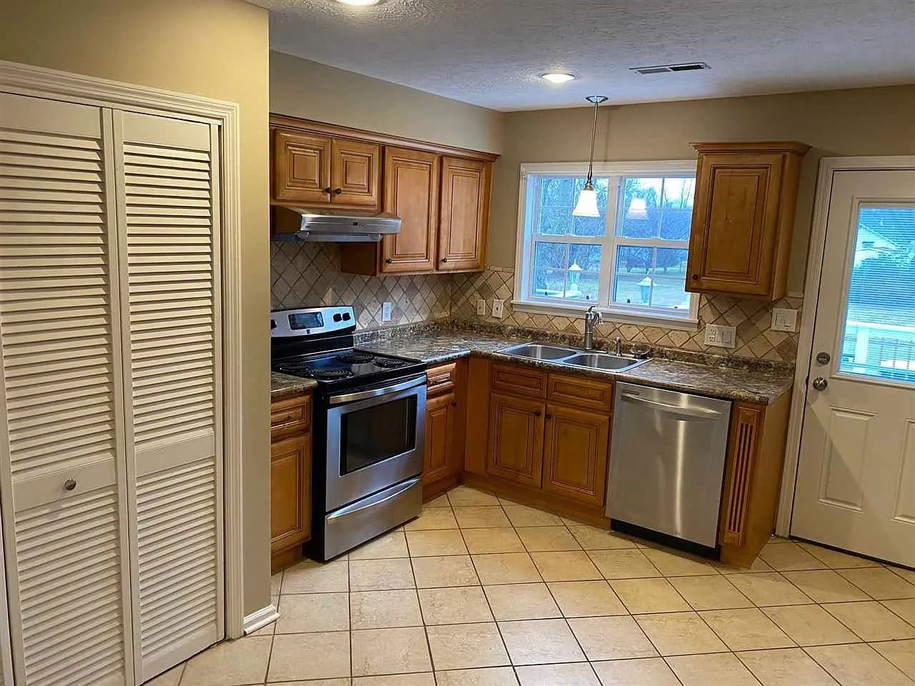 Kitchen/Laundry - 1207 Smallhouse Rd